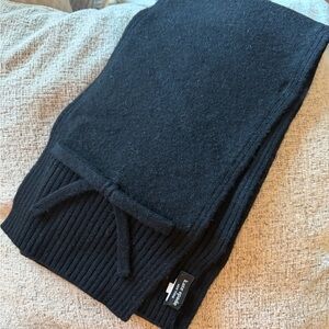 Kate Spade NWOT Black Acrylic/Wool Bow Scarf
